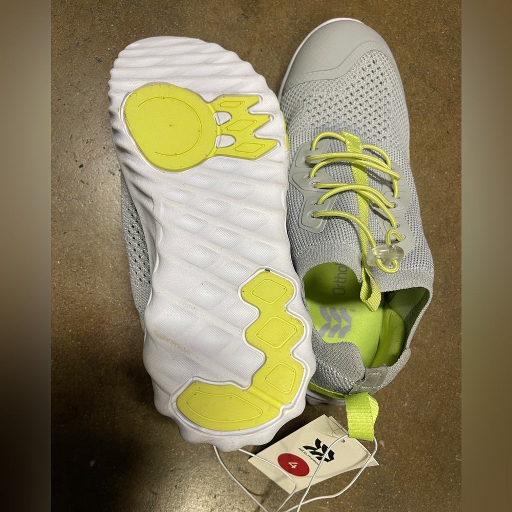 New kids sneaker